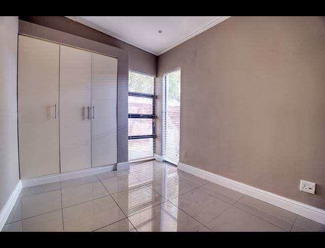 4 BEDROOM HOUSE FOR SALE IN PALM LAKES ESTATE